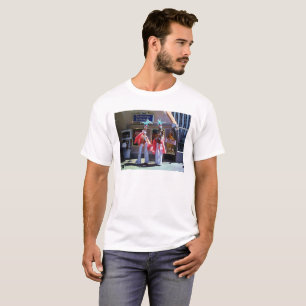 Danseuses sur pilotis homme blanc T-shirt