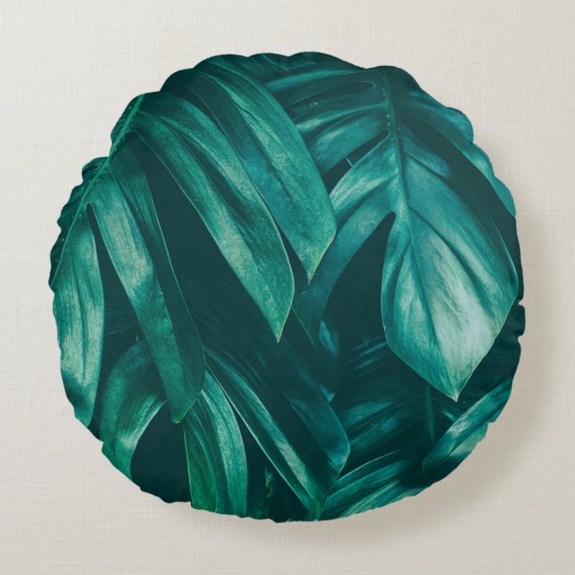 Dark green, tropical jungle foliage. round pillow (Front)