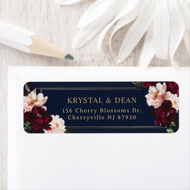 Dark Moody Burgundy Blush Navy Blue Floral Mariage (En situation)