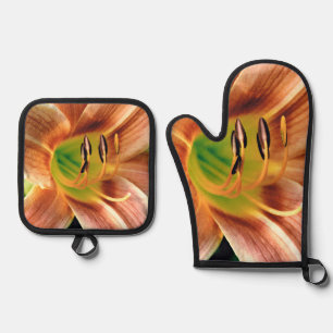 Daylily Macro Oven Mitt & Pot Holder Set