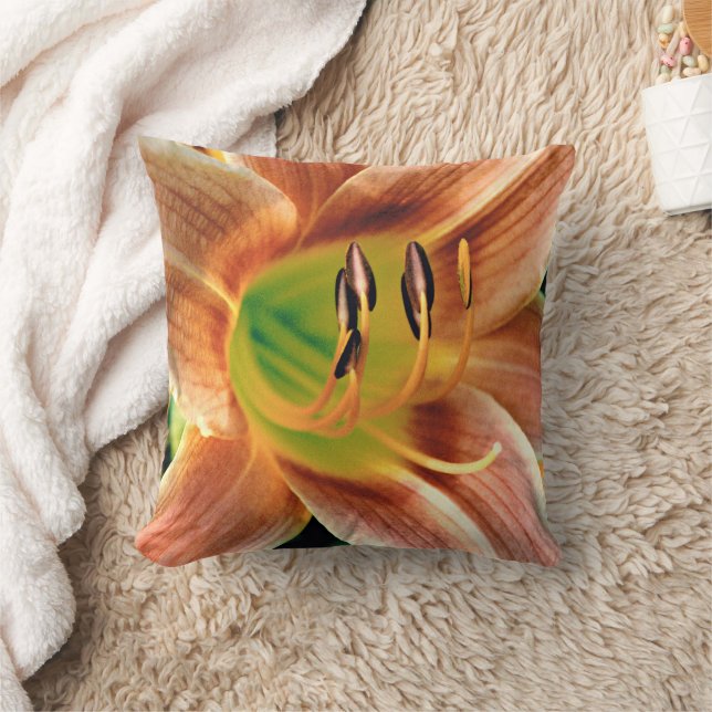 Daylily Macro Throw Pillow (Blanket)