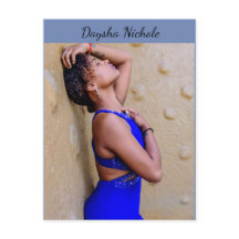 Daysha Nichole, en robe bleue, carte postale