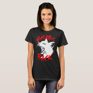 De grippages le T-shirt foncé de base des femmes