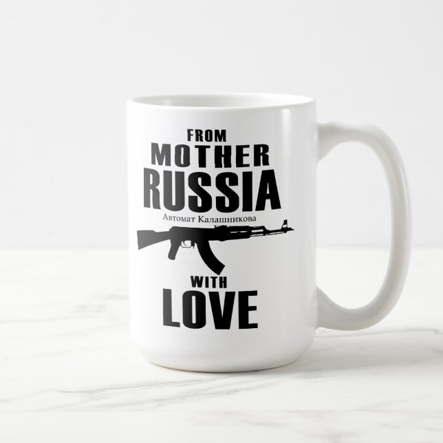 De la mère Russie avec la tasse de l'amour AK (Droite)