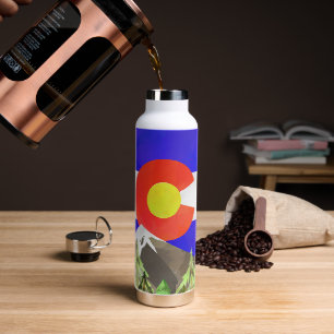 D'eau Colorado Drapeau Bouteille avec Montagnes & Arbres