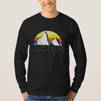 Débranchez dans le long T-shirt de douille de