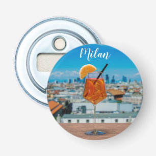 Décapsuleur Cocktail Spritz sur une table avec vue sur Milan