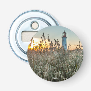 Décapsuleur d'un phare dans un champs bottle opener