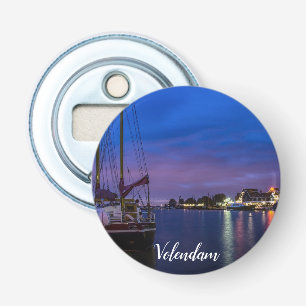 Décapsuleur Port de Volendam illuminé la nuit