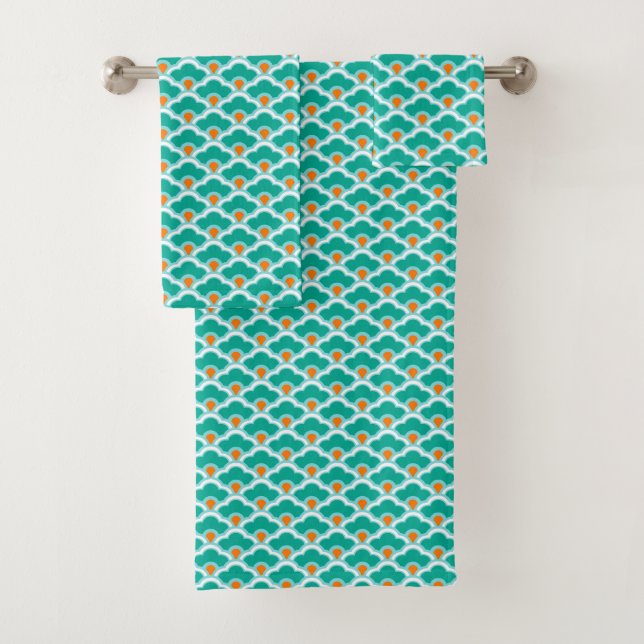Deco Chinese Scallops, Teal, Aqua and Coral Bath Towel Set (Insitu)