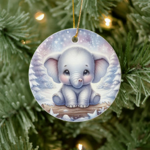 Décoration En Céramique Bébé éléphant dans la lueur de l'hiver