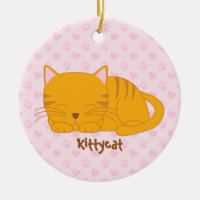 Chat tigré orange de sommeil