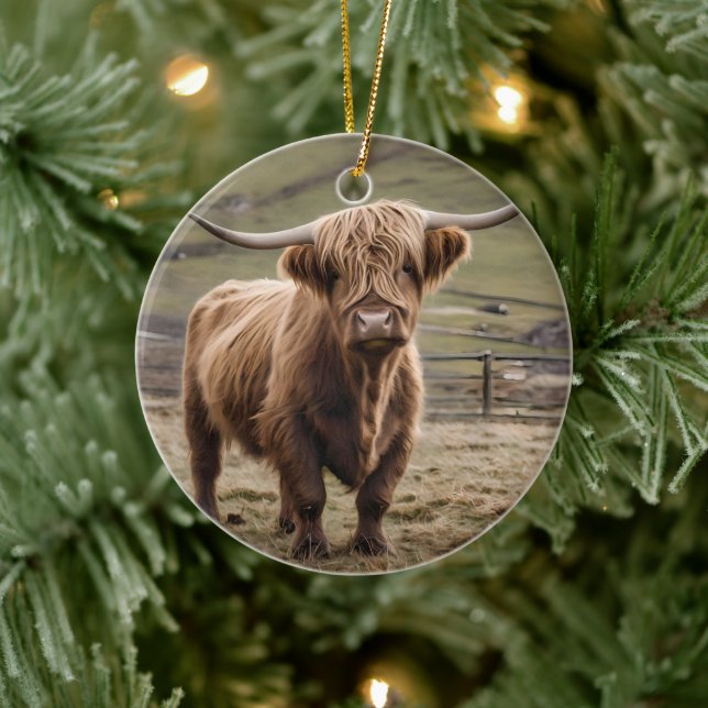 Décoration En Céramique **"Furry Majesty : The Woolly Brown Highland Cow"* (Arbre)