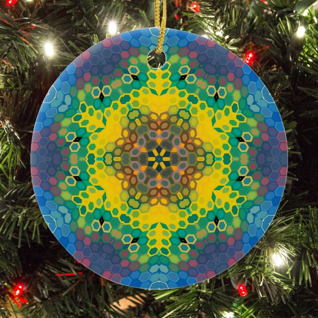 Décoration En Céramique Hex Mandala jaune bleu et rose (Yellow Blue and Pink Hexagon Mandala Christmas Ornament from Wormhole Orbital)