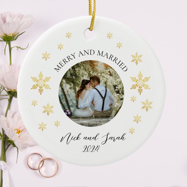 Décoration En Céramique Joyeux Et Marié Photo Golden Snowflake (Merry And Married Photo Golden Snowflake Ceramic Ornament)