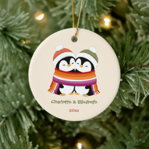 Décoration En Céramique Manchots lesbiens de Noël personnalisés et cosy