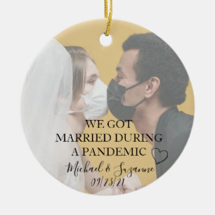 Décoration En Céramique Marié lors d'une vidéo de la mariée à un virus pan