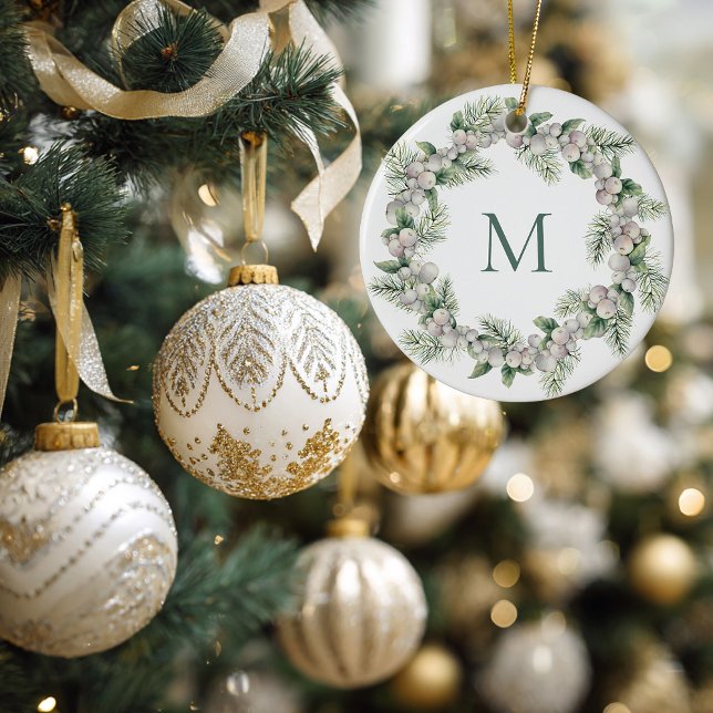 Décoration En Céramique Mistletoe blanc Berry Monogramme Wreath Noël (Mistletoe Monogrammed Christmas Ornament)