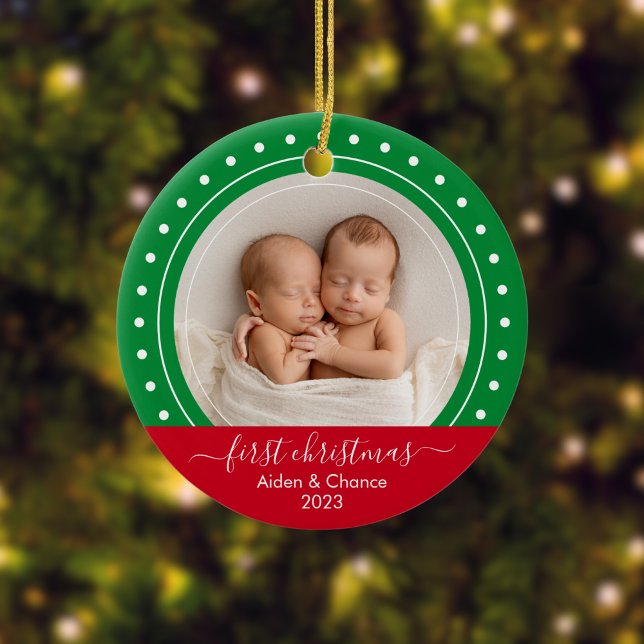 Décoration En Céramique Premiers points verts et rouges de Noël (Personalized Baby's First Christmas Ornament)