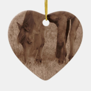Décoration En Céramique Un cheval frôle sur le pâturage