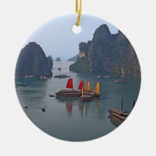 Décoration En Céramique Voiliers dans la baie d'Ha Long - Vietnam, Asie