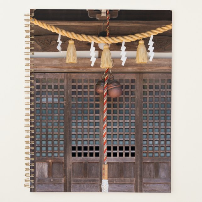 Décoration en corde de paille dans un temple (Devant)