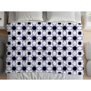 Decorative geometric patterned baby blue star fleece blanket