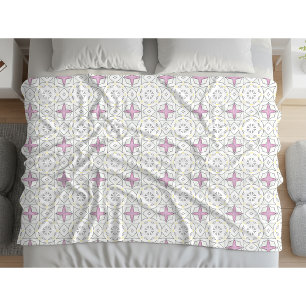 Decorative pink star geometric patterned fleece blanket