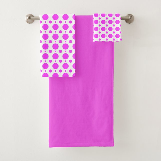 Deep Pink Polka Dot and Solid Bath Towel Set (Insitu)