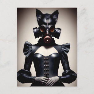 Déesse en cuir noir et masque à gaz Carte postale