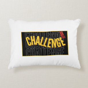 Défi de typographie jaune noir Coussin