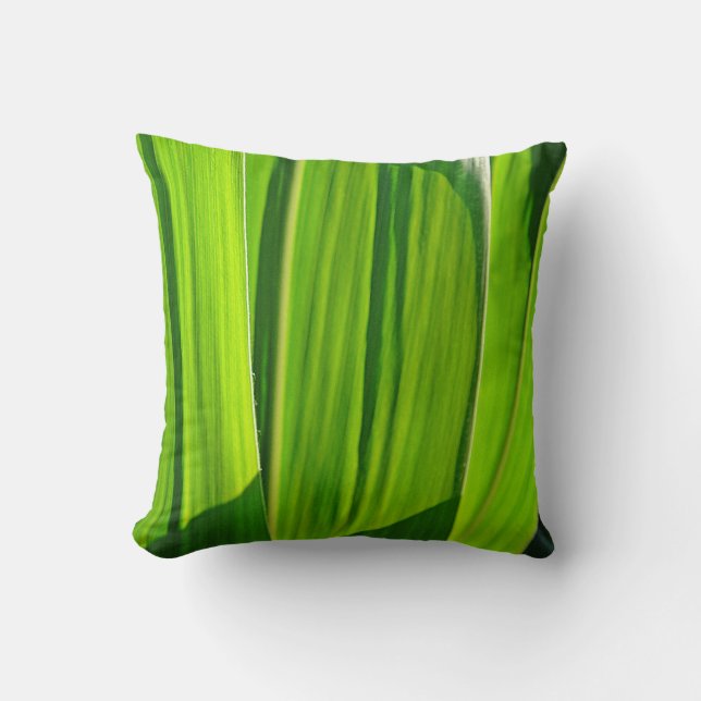 Dekokissen grüne Maisblätter mit Schatten Throw Pillow (Front)