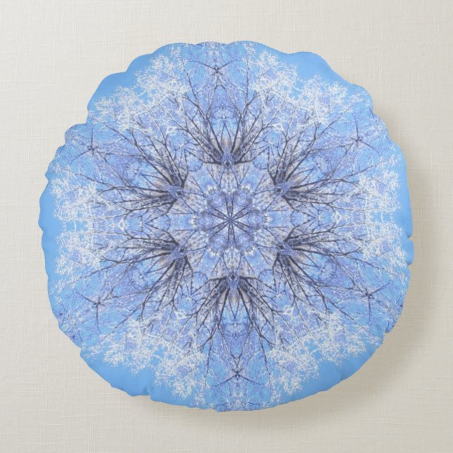 Delicate Blue Snowflake Fractal Round Pillow (Front)