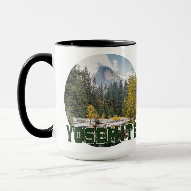 Demi-dôme en automne, avec le texte "Yosemite" Mug (Gauche)