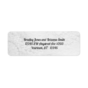 Dentelles et perles blanches et argentées sur Mari