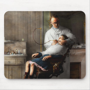 Dentist - Good oral hygiene 1918 Mouse Pad