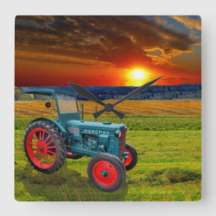 Der klassische Traktor Hanomag R22 Square Wall Clock