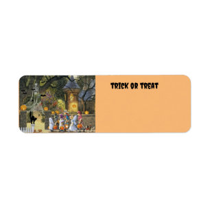 Des enfants qui font trick or treat pour Halloween