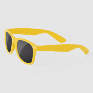 Des lunettes de soleil jaunes avec des verres noir