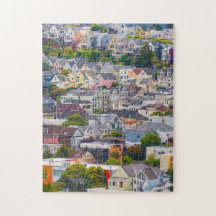 Des maisons au puzzle à flanc de colline
