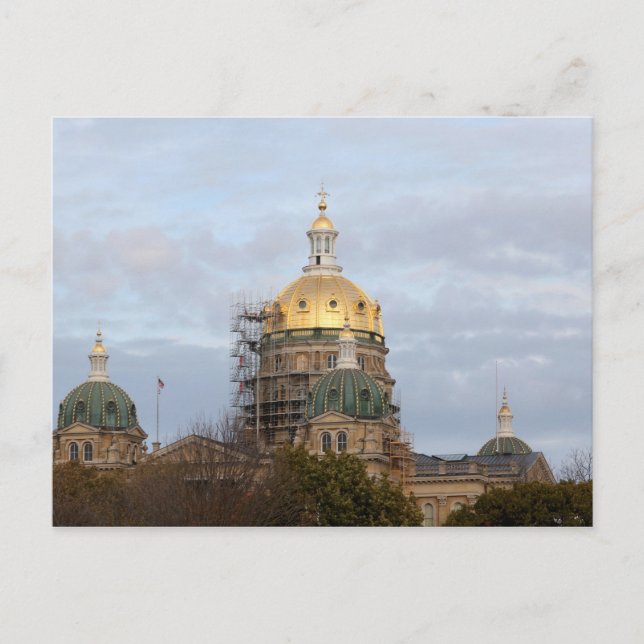 Des Moines, Iowa - Capitol Building Postcard (Front)