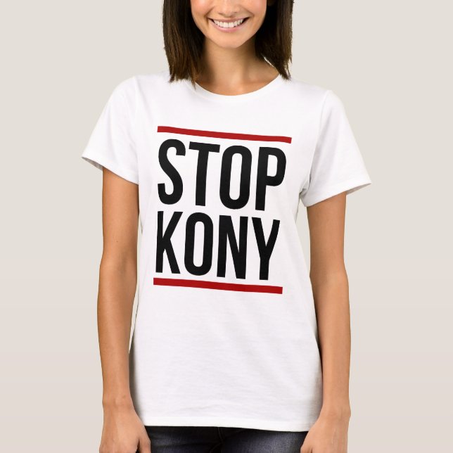 Des T-shirts "arrêtez Kony" (tee - shirt) et des (Devant)
