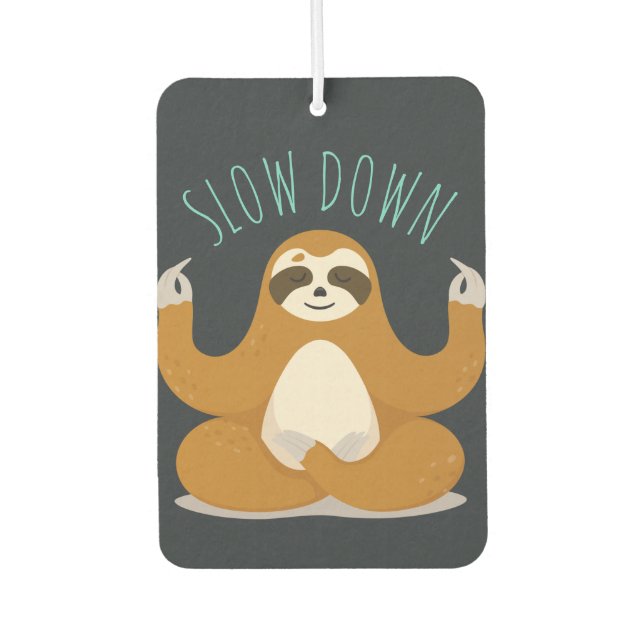 Désodorisant Pour Voiture Sloth in Lotus Yoga Pose "Ralentir" (Devant)