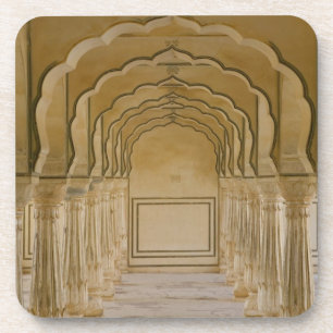 Dessous-de-verre Allée voûtée avec colonnes à l'intérieur du palais