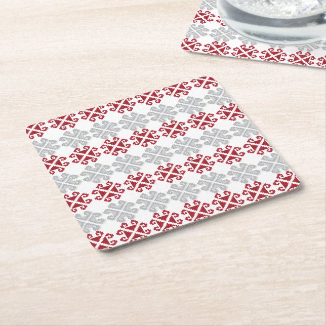 Dessous-de-verre Carré En Papier Croix géométrique rouge et gris letton (Incliné)