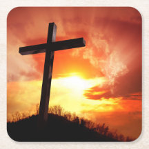 Croix religieuse de Pâques au coucher du soleil