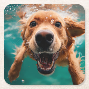 Dessous-de-verre Carré En Papier Golden Retriever heureux nageant sous l'eau