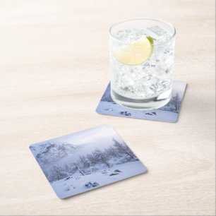 Dessous-de-verre Carré En Papier Pays merveilleux d'hiver, brouillard, forêt d'épin