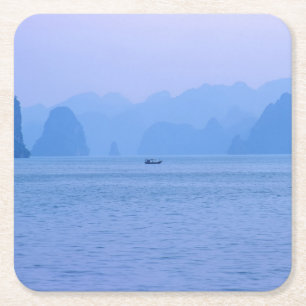 Dessous-de-verre Carré En Papier Petit bateau de pêche à Ha Long Bay - Vietnam, Asi