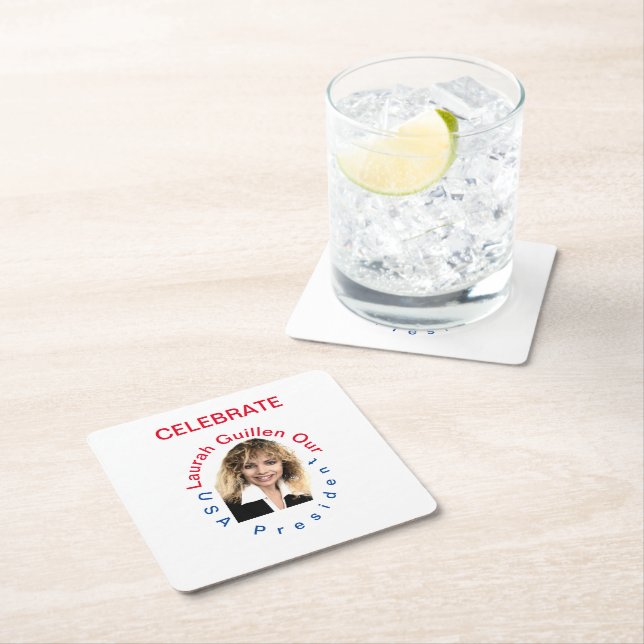 DESSOUS-DE-VERRE CARRÉ EN PAPIER #REALUSAPRESIDENTLAURAHGUILLEN (En situation)
